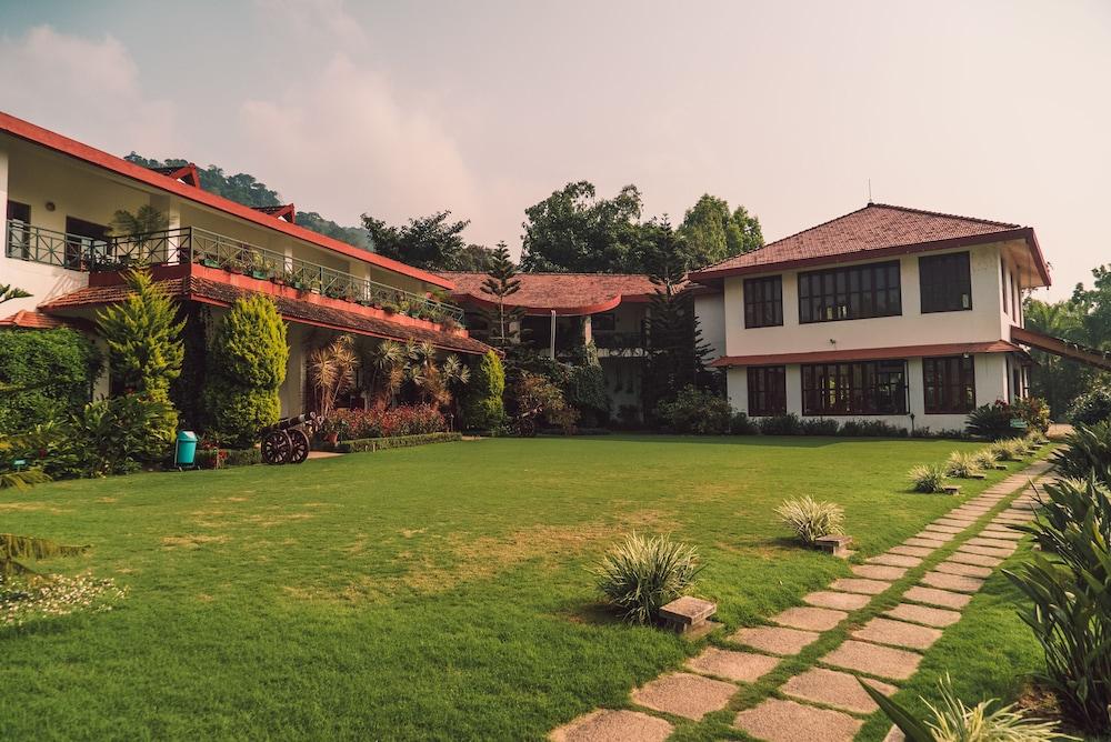 Amritara Ambatty Greens Resort Virajpet Exteriér fotografie